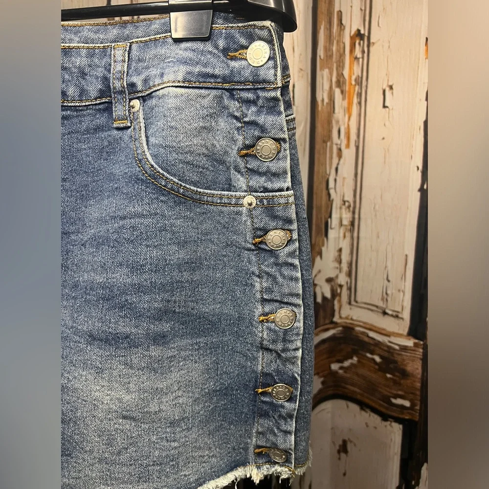 AKIRA Blue Denim Mini Skirt with Frayed Hem - Picture 3 of 8